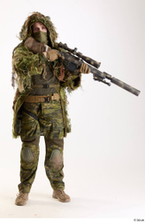  Andrew Elliott in Ghillie Aiming Gun 